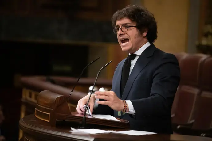 Vox señala la inmigración como responsable del estancamiento salarial y exige frenar la política