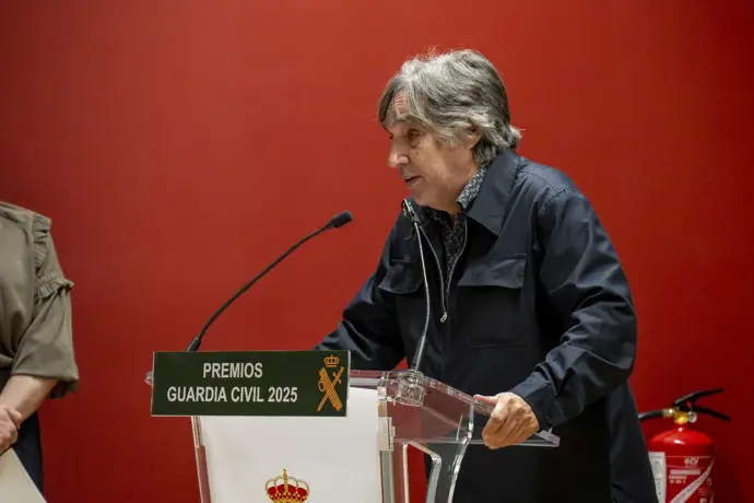 La Guardia Civil reconoce a Agustín Díaz Yanes por su filme sobre la lucha contra ETA