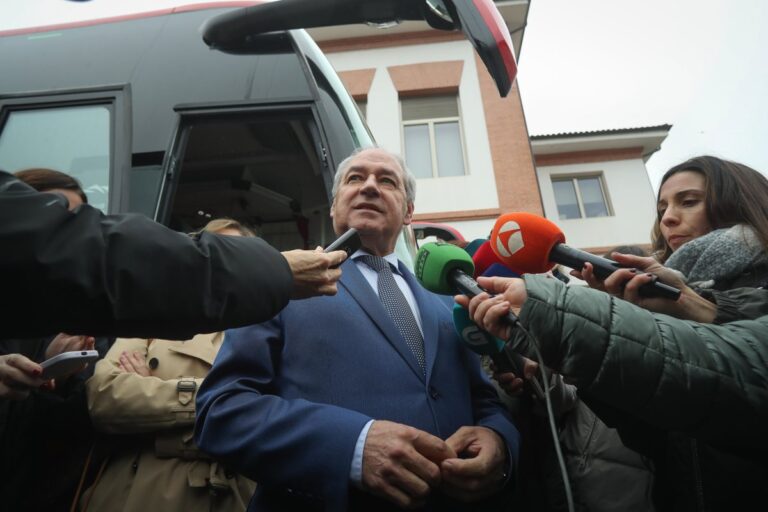 El presidente de la Diputación de Lugo califica de "falsas" las acusaciones de acoso y tomará