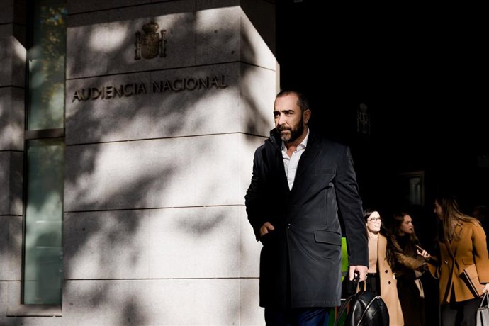 El empresario V&iacute;ctor de Aldama a su llegada al interrogatorio del juez instructor del 'caso Koldo', en la Audiencia Nacional, a 27 de noviembre de 2025, en Madrid (Espa&ntilde;a).