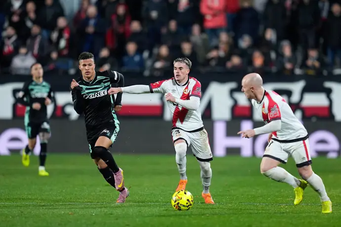 Rayo y Betis igualan en Vallecas, intensificando la lucha por posiciones en la tabla