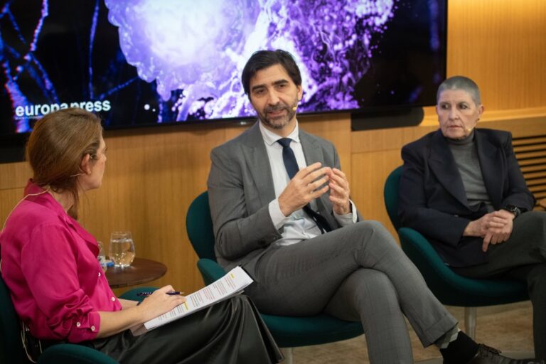 Antonio Pérez, hematooncólogo, alerta sobre la EICR crónica: "Es muy debilitante para los