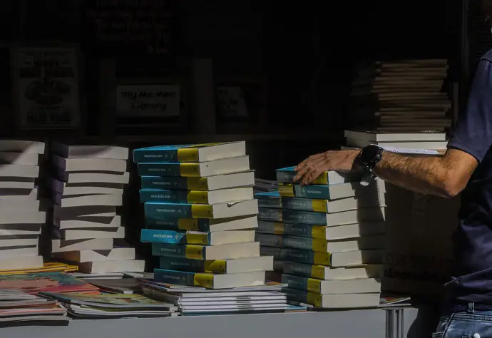 Las ferias del libro en España experimentan una baja en ventas y asistencia, alcanzando 15