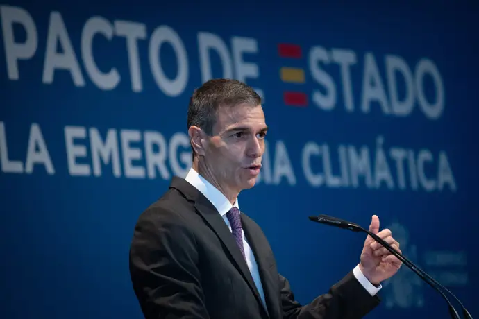 Sánchez considera un "error histórico" que la UE permita coches de combustión después de 2035