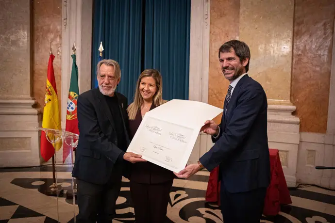 Luis Pastor recibe el premio luso-español de arte y cultura 2024 por su destacada trayectoria