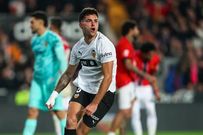 El Valencia y el Mallorca permanecen en una situación complicada en la tabla tras su empate