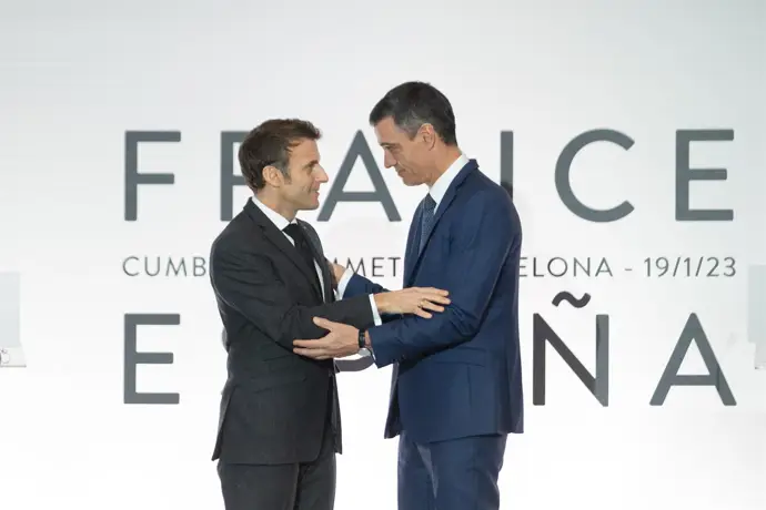 El Gobierno intenta salvar el Tratado de Amistad con Francia tras el rechazo del Congreso y la