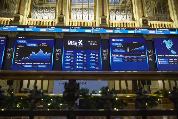 El Ibex 35 reduce su descenso al 0,14% y se sitúa en 17.145 puntos en la media sesión