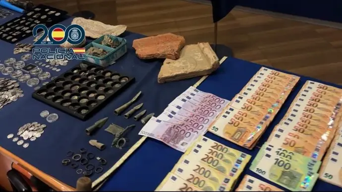 La policía recupera una corona visigoda del siglo VI y detiene a siete por expolios en León y