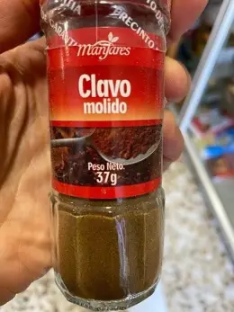 La AESAN alerta sobre avellanas y almendras no etiquetadas en un lote de clavo molido de Manjares y