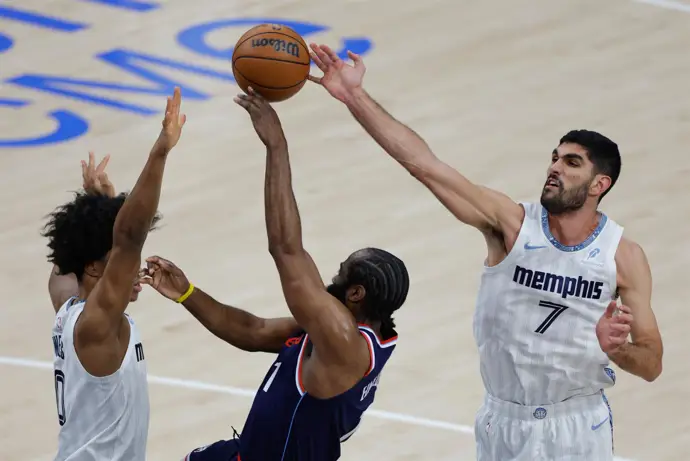 Aldama se destaca en el triunfo de los Grizzlies con una actuación ofensiva impresionante
