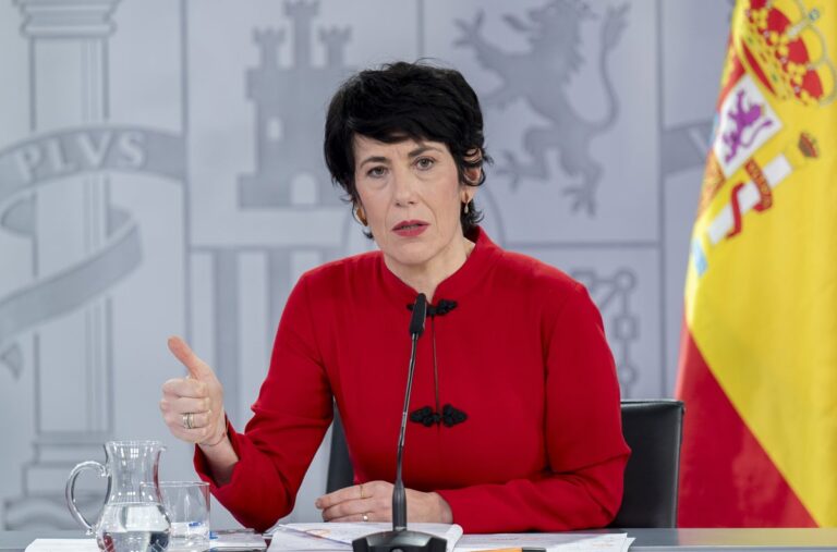 Elma Saiz opina que Feijóo debe dimitir tras un año de mentiras sobre sus mensajes con Mazón