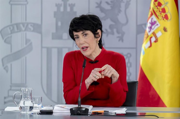 La ministra de Seguridad Social, Inclusión y Migraciones y nueva portavoz del Gobierno, Elma Saiz, durante una rueda de prensa posterior al Consejo de Ministros, en el Palacio de la Moncloa, a 23 de diciembre de 2025, en Madrid (España).  El Gobierno ha a