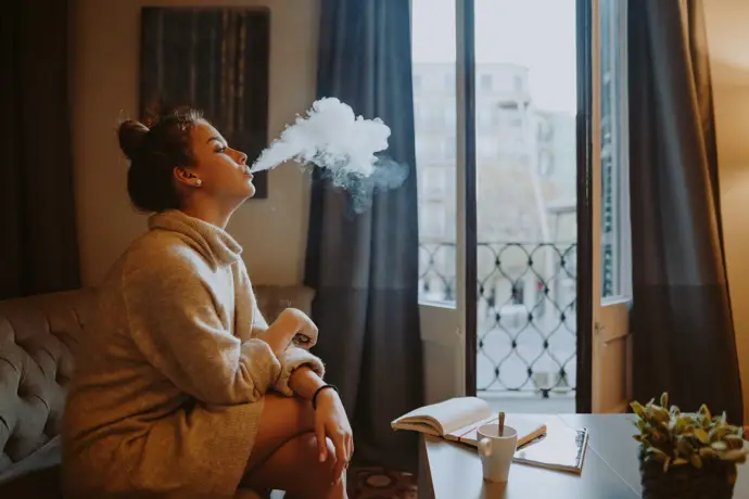 La nicotina "segura" no existe y perjudica el corazón tanto como fumar cigarrillos