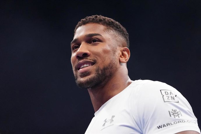 Archivo - El boxeador brit&aacute;nico Anthony Joshua, durante un combate.