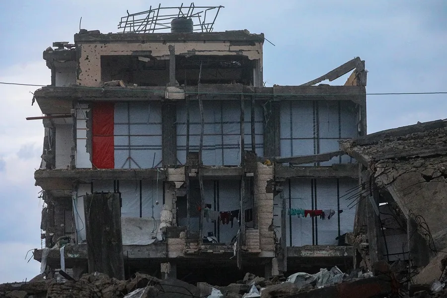 Israel lleva a cabo un ataque en Gaza a pesar de la tregua, alegando objetivos contra Hamás