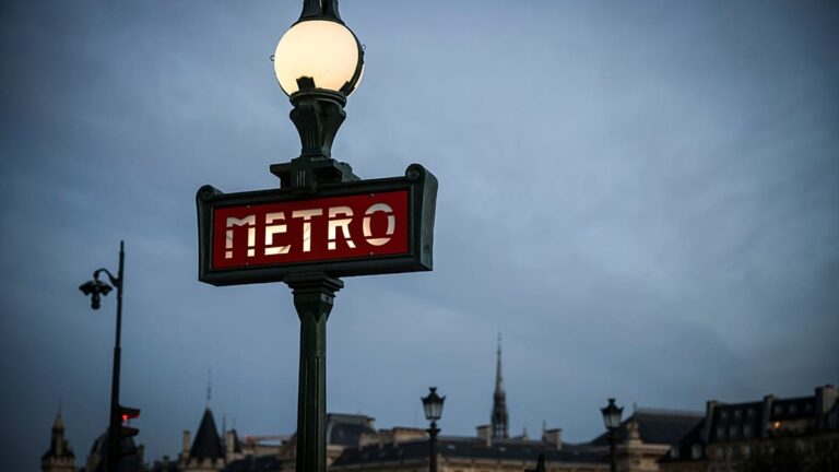 Detenido el sospechoso del ataque con cuchillo en el metro de París, según autoridades locales