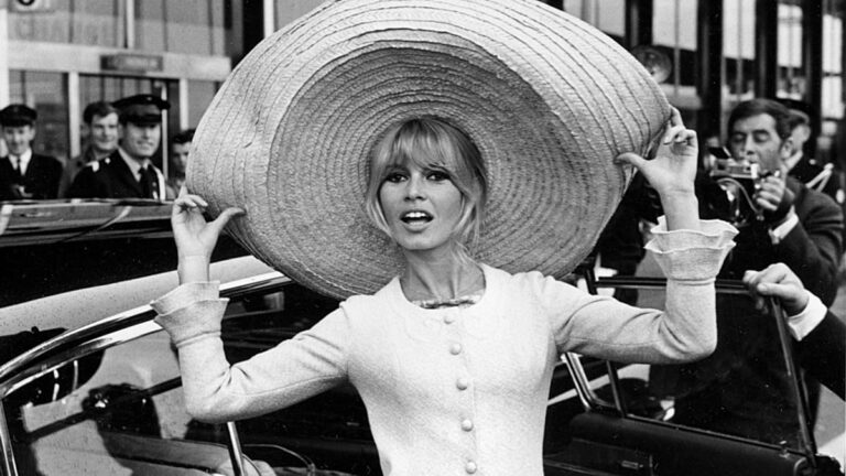 Brigitte Bardot ha muerto a los 91 años, dejando un legado imborrable en el cine y la cultura.