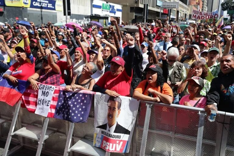 Chavistas exigen con una "gran marcha" en Caracas la libertad de Maduro, detenido en EE.UU.