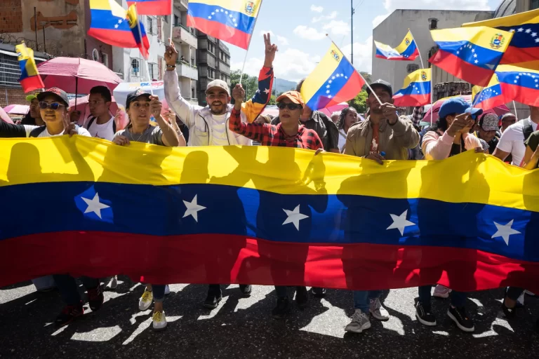 El chavismo organiza una importante marcha nacional tras la detención de Maduro en EFE en español
