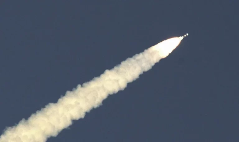 India no logra lanzar su satélite espía y pierde un prototipo de nave española, Malasia se une