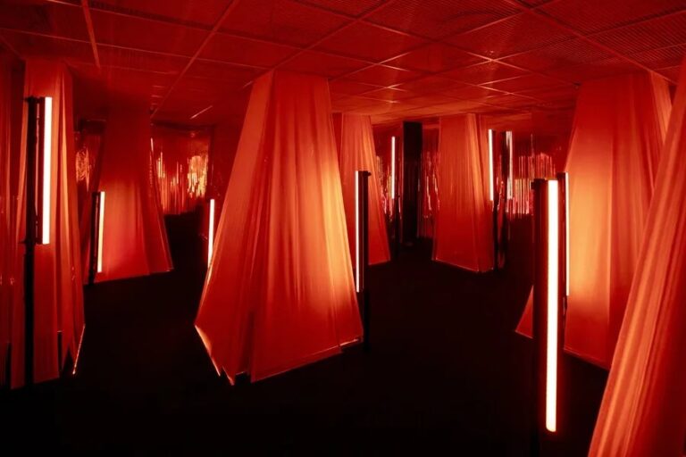 Parte de la instalación multimedia inmersiva 'Layers in The Peace Machine,' este jueves 15 de enero en Oulu (Finlandia), dentro de la programación de la ciudad como capital cultural europea.