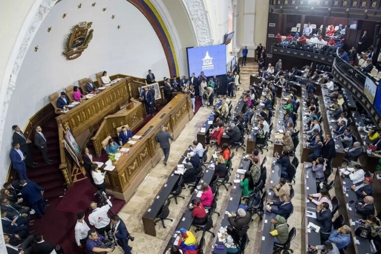Delcy Rodríguez jura como presidenta encargada de Venezuela tras la captura de Maduro
