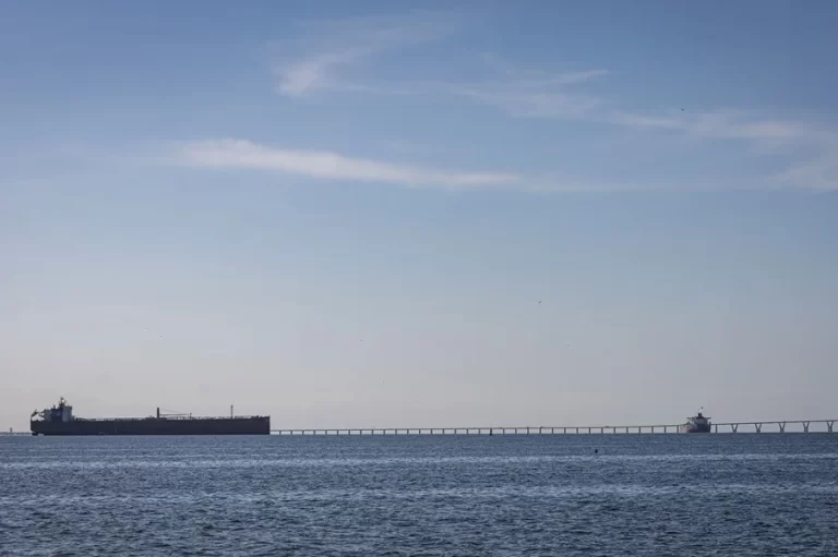 Fuerzas estadounidenses interceptan un nuevo petrolero en aguas caribeñas, informa EFE
