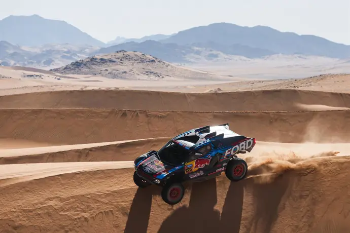 Carlos Sainz busca su quinto Tuareg en un Dakar complicado y competitivo