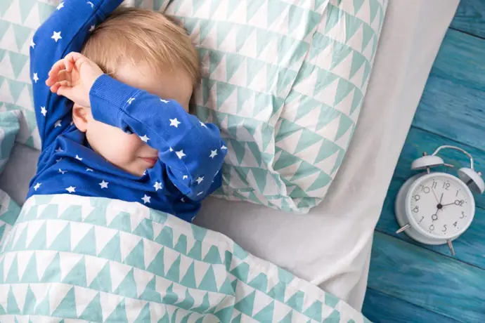 Expertos advierten sobre el incremento en las recetas de melatonina para niños sin respaldo