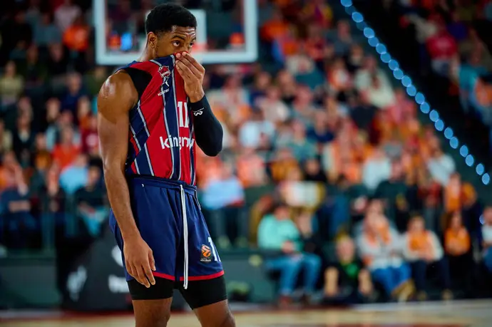 El Baskonia no capitaliza las faltas del Fenerbahçe en un partido decisivo