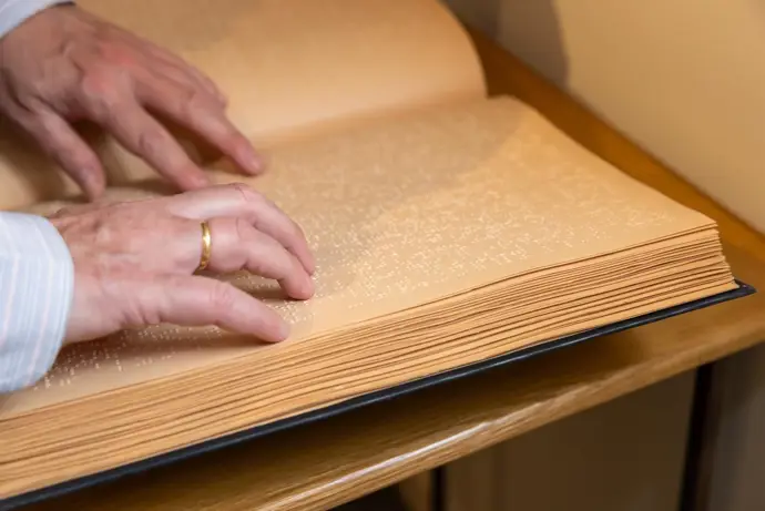 La ONCE solicita a la RAE incluir la lectura del Braille en la definición de 'leer'