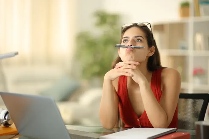Este curioso comportamiento que perjudica tu bienestar es utilizado por tu mente para sobrevivir