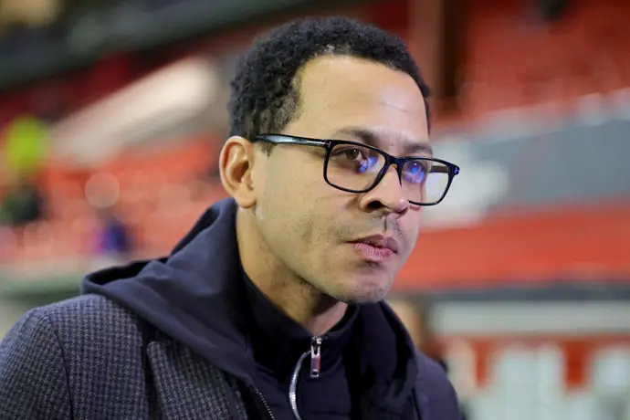 Liam Rosenior asumirá como entrenador del Chelsea hasta 2032, reforzando el equipo con su visión