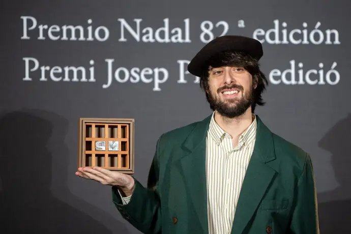 David Uclés recibe el Premio Nadal 2026 por su novela 'La ciudad de las luces muertas'