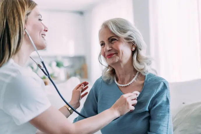 El corazón de la mujer: señales de alerta del infarto que a menudo no son evidentes