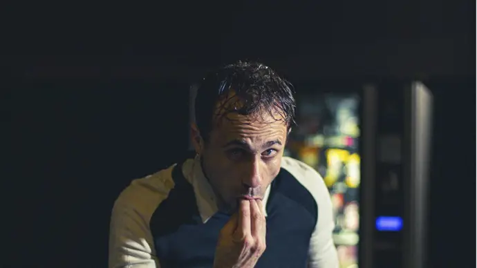 Oriol Pla Solina brilla en 'Gula/Gola', una crítica mordaz al consumismo en el Centro Dramático