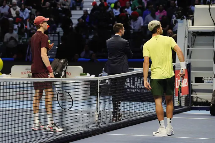 Alcaraz supera a Sinner en Corea y se enfoca en el Abierto de Australia