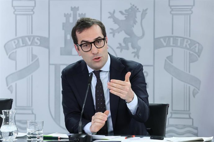 El ministro de Econom&iacute;a, Comercio y Empresa, Carlos Cuerpo, ofrece una rueda de prensa tras el primer Consejo de Ministros del a&ntilde;o, a 7 de enero de 2026, en Madrid (Espa&ntilde;a). El primer Consejo de Ministros del a&ntilde;o ha estado marcado por la pol&iacute;tica internac