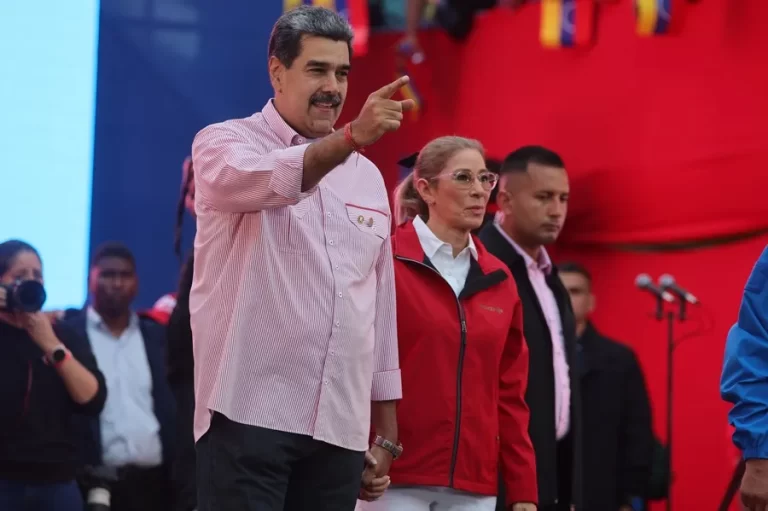 Rusia pide información sobre la ubicación de Maduro y su esposa