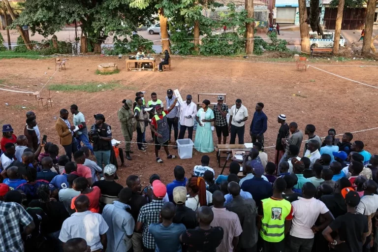 Museveni lidera con gran diferencia en el conteo de votos en Uganda según EFE