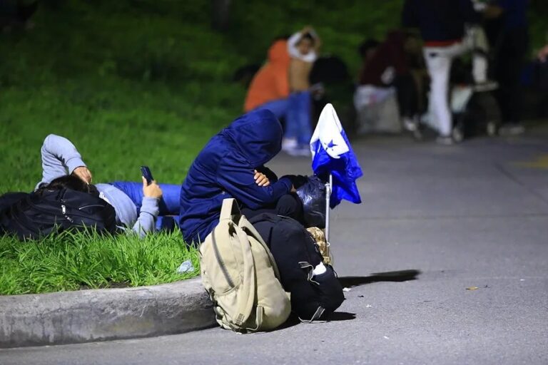 Ocho de cada diez hondureños retornados descartan volver a emigrar a EE.UU., según una encuesta