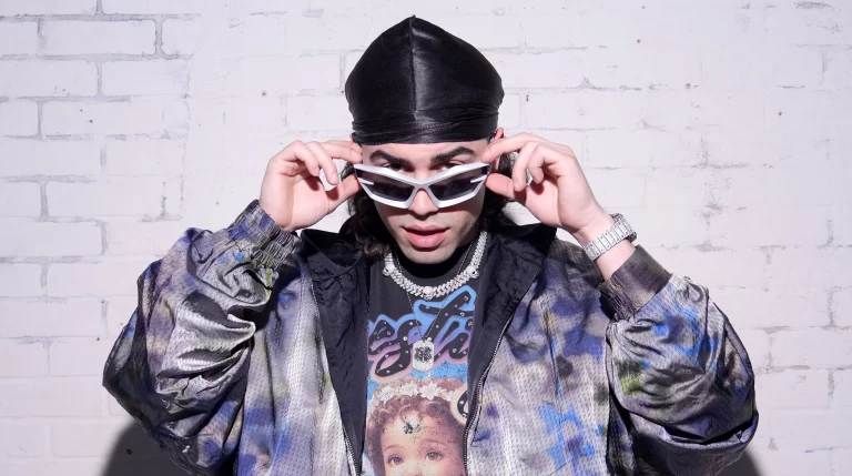Soür, hijo del reguetonero Yandel, presenta su propuesta de 'rage' en el mercado musical latino
