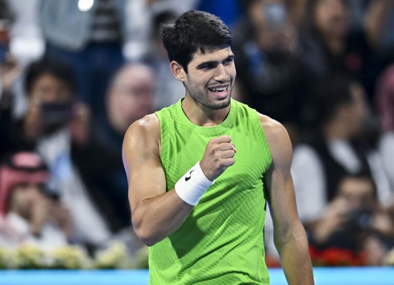 Alcaraz derrota a Rublev y avanza a la final de Doha con una gran actuación.