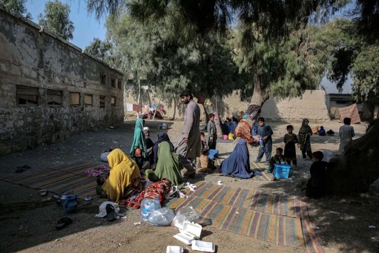 Talibanes señalan a Pakistán por ataques a campos de refugiados en Afganistán, según EFE