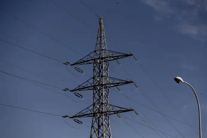 El precio de la electricidad alcanza este martes los 136,86 euros/MWh, el nivel más alto desde