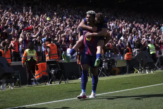 Araujo y Joan García evitan un mal resultado para el Barça en un partido complicado