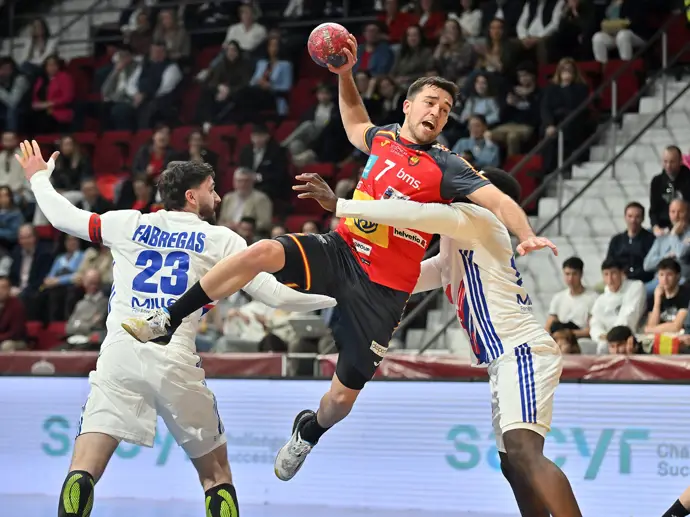 Los hispanos igualan con Francia en el Quijote Arena, un emocionante encuentro que cautivó a todos