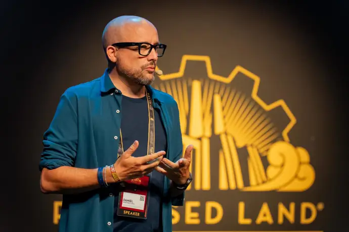 Daniel Martínez, cineasta y creador de herramientas de animación, recibe el Premio Segundo
