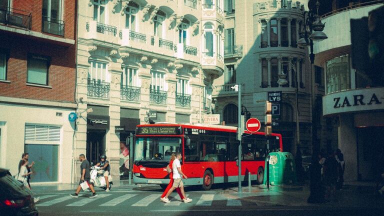 Madrid otorga hasta 12.000 euros por la retirada de autobuses contaminantes